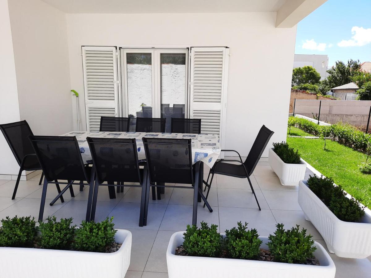 Holiday Home Bajlo Apartment With Three Bedrooms Zara Esterno foto