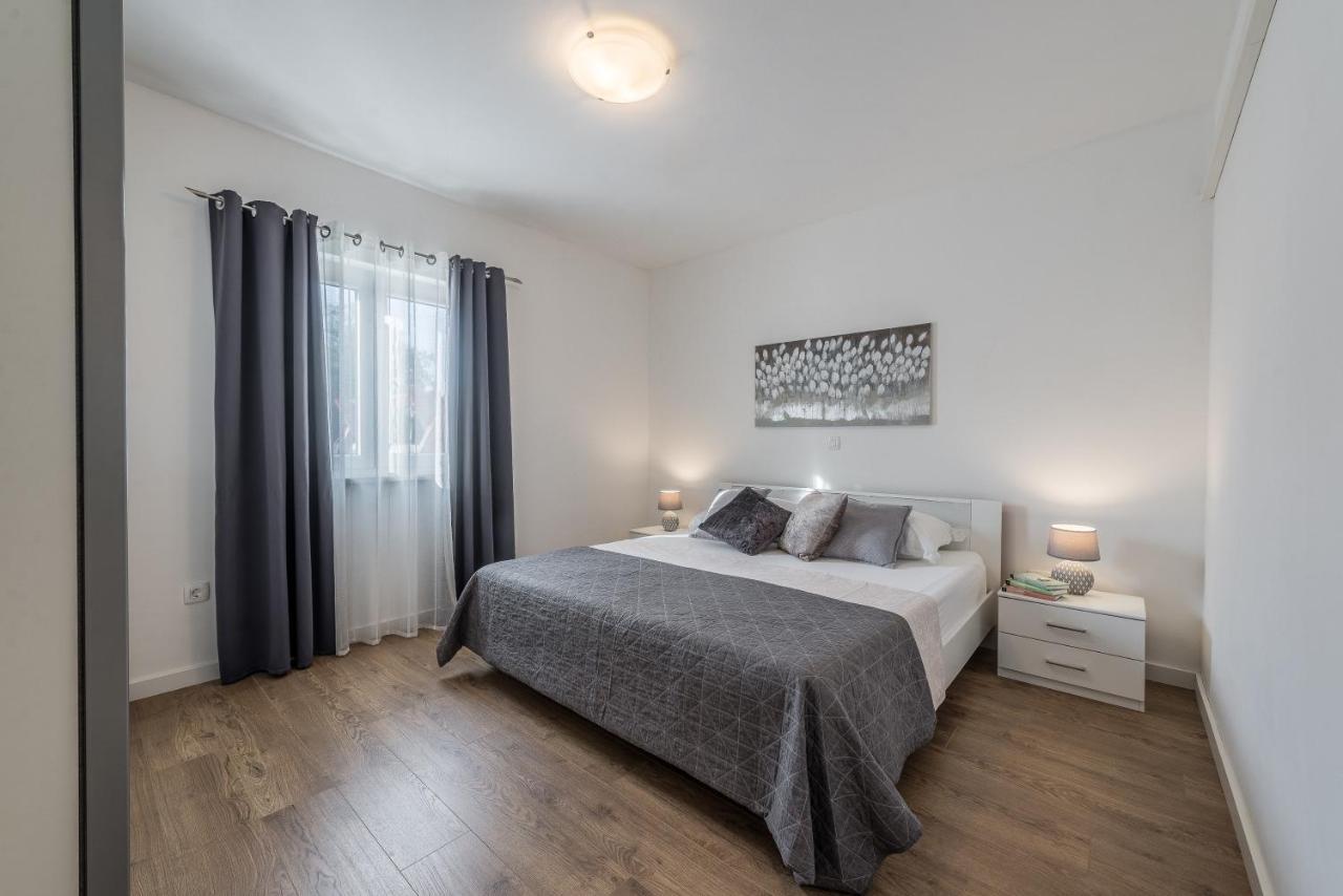 Holiday Home Bajlo Apartment With Three Bedrooms Zara Esterno foto