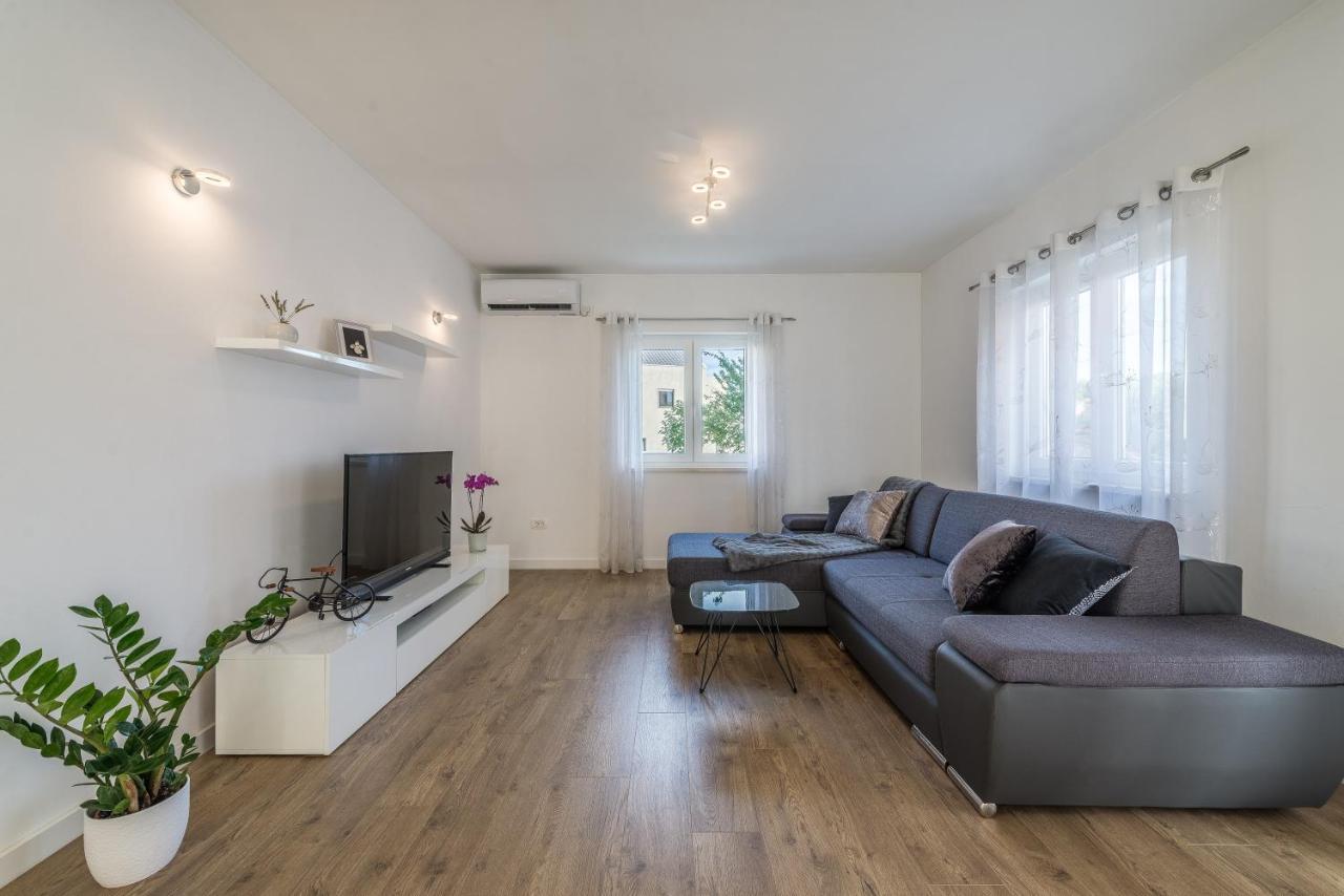 Holiday Home Bajlo Apartment With Three Bedrooms Zara Esterno foto