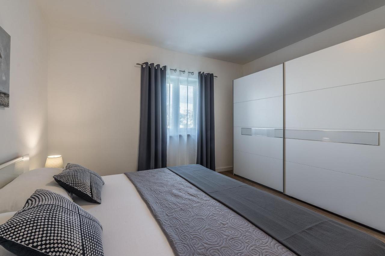 Holiday Home Bajlo Apartment With Three Bedrooms Zara Esterno foto