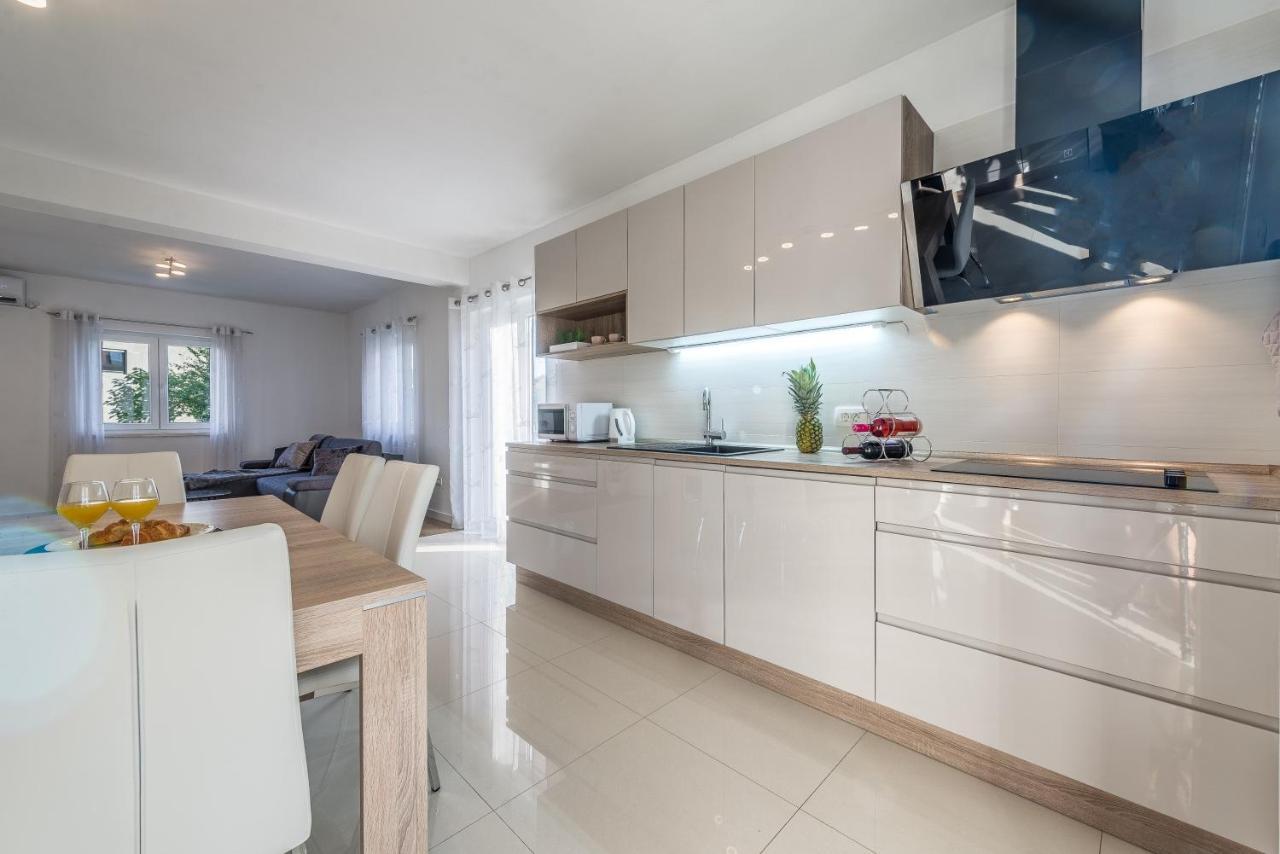 Holiday Home Bajlo Apartment With Three Bedrooms Zara Esterno foto