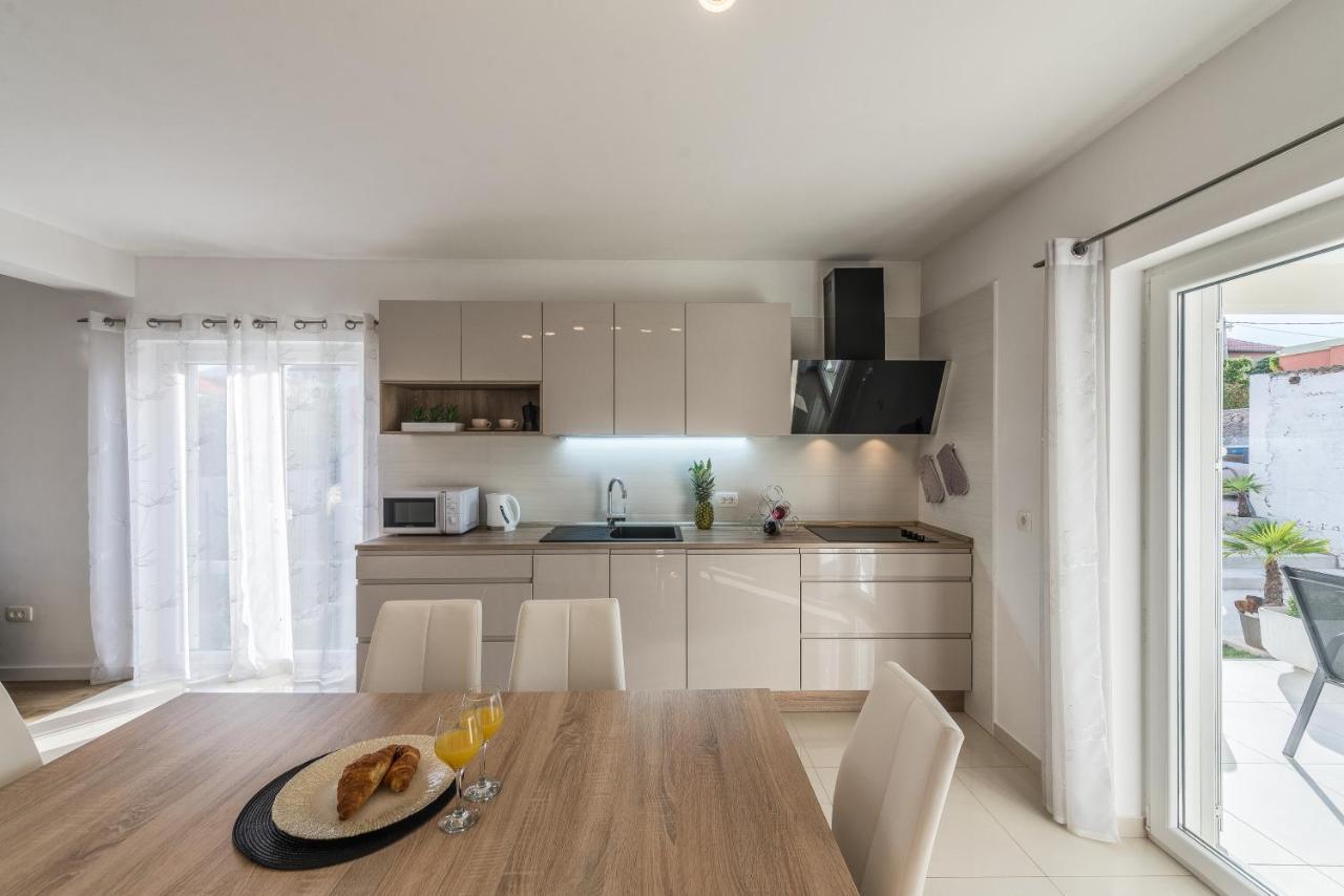 Holiday Home Bajlo Apartment With Three Bedrooms Zara Esterno foto