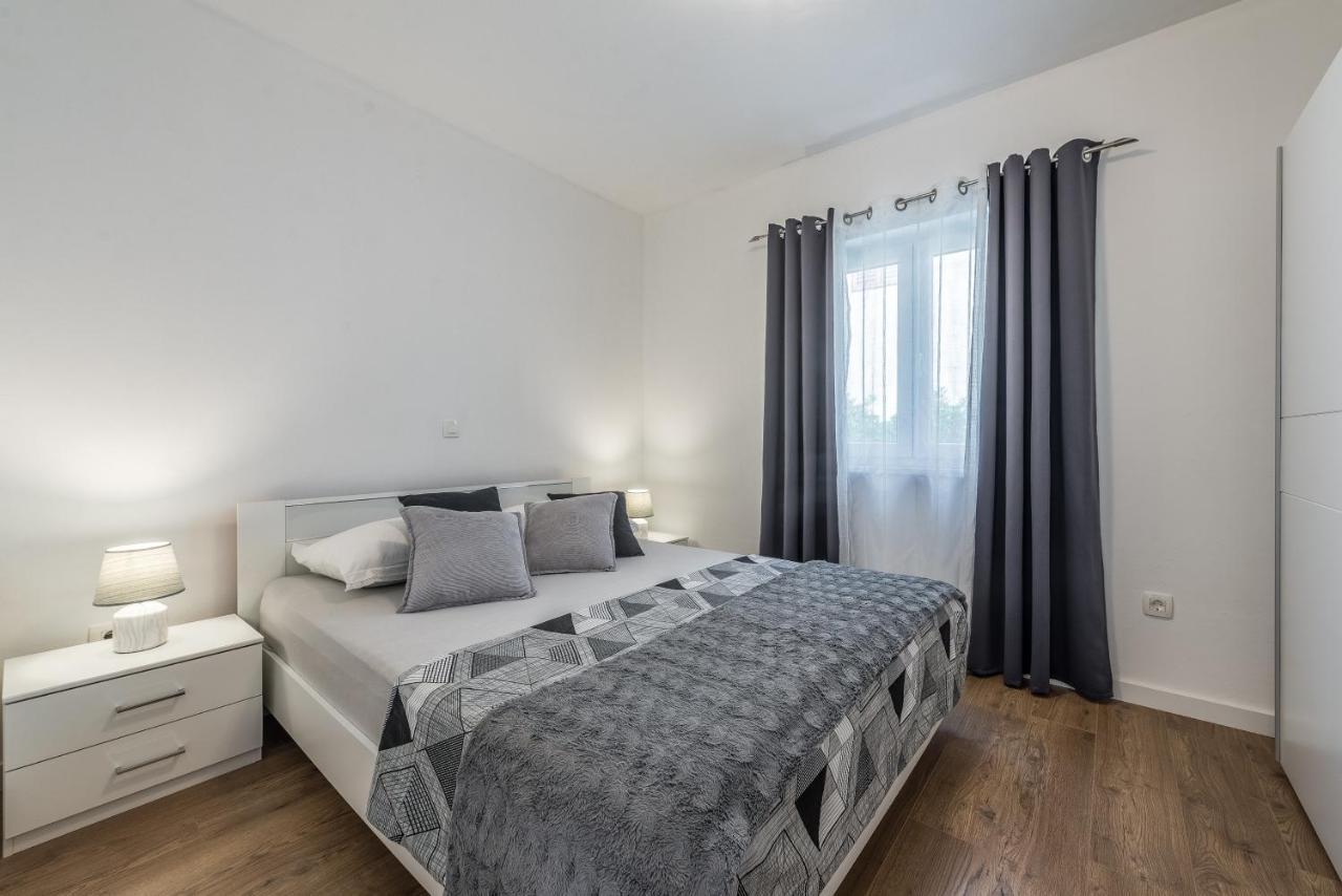 Holiday Home Bajlo Apartment With Three Bedrooms Zara Esterno foto