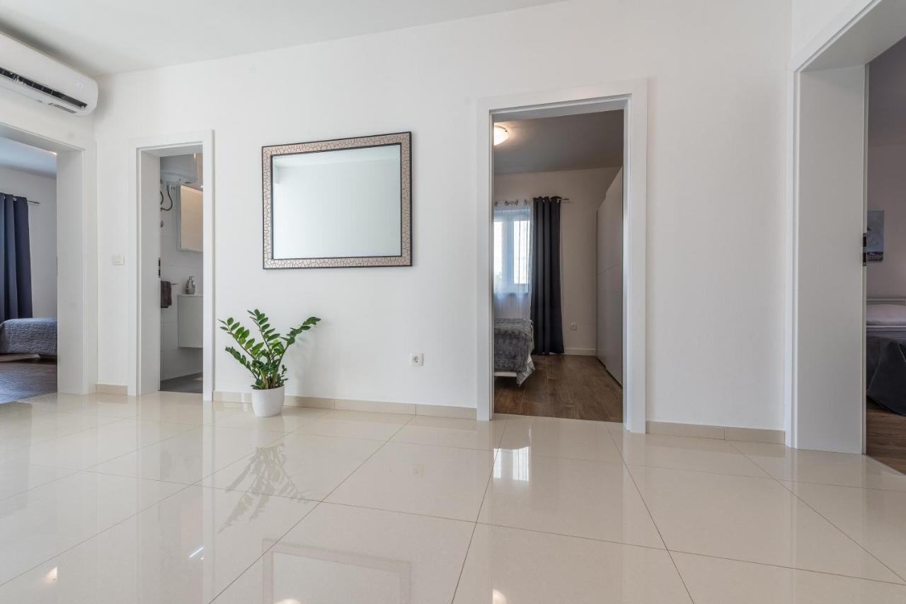 Holiday Home Bajlo Apartment With Three Bedrooms Zara Esterno foto