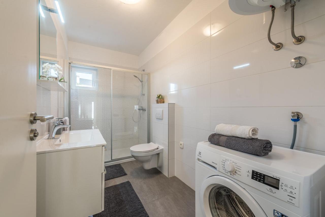 Holiday Home Bajlo Apartment With Three Bedrooms Zara Esterno foto